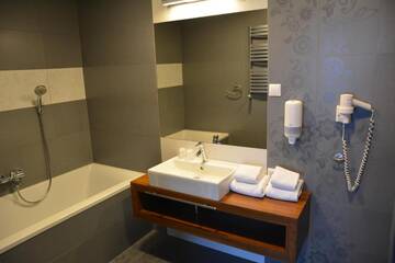 Фото номера Апартаменты (для 2 взрослых) Отель Bazuny Hotel&amp;Spa г. Косьцежина 5