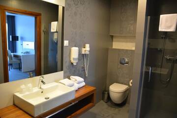 Фото номера Апартаменты (для 2 взрослых) Отель Bazuny Hotel&amp;Spa г. Косьцежина 6